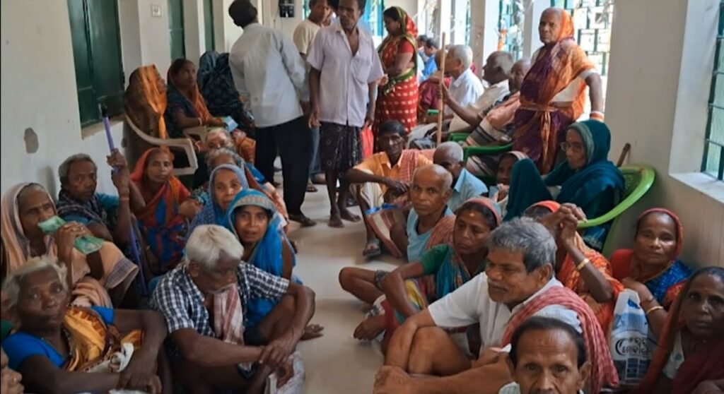 Deprived of pension for 2-3 months, elderly beneficiaries resort to protest in Balasore