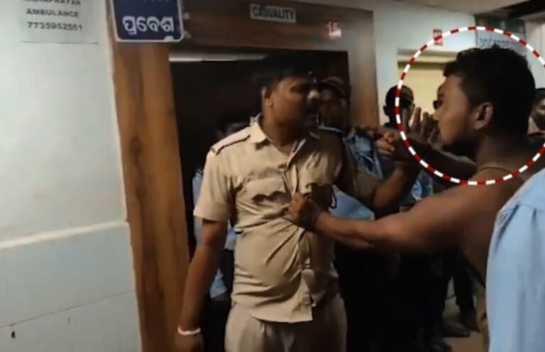 Drunken youths assault on-duty police personnel in Odisha; video goes viral